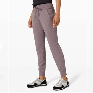 Lululemon Ready to Rulu Jogger 29"
Lunar Rock size 8
